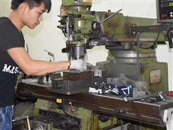 模具车间铣床